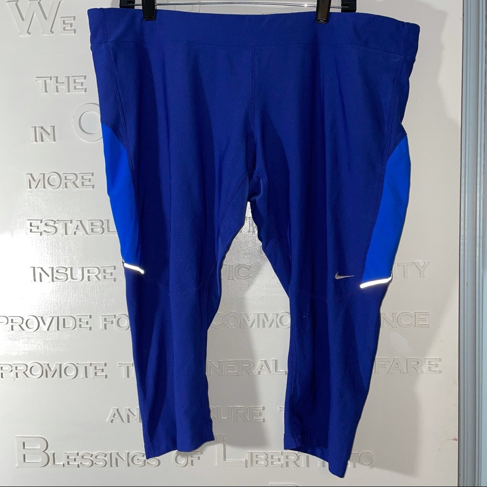 Capri Leggings. 3X. Royal blue compression pants